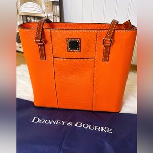 ✨NWT✨Dooney & Bourke. Pebble Grain in Clementine